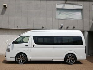 ハイエースバンスパロン　4WD　ディーゼル　LINE-X