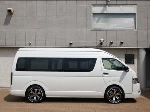 ハイエースバンスパロン　4WD　ディーゼル　LINE-X