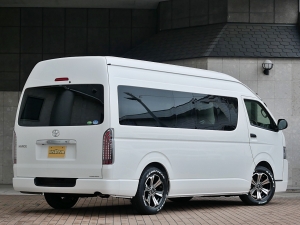 ハイエースバンスパロン　4WD　ディーゼル　LINE-X