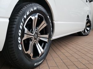 ハイエースバンスパロン　4WD　ディーゼル　LINE-X