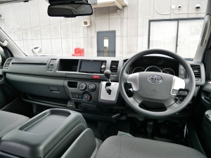 ハイエースバンスパロン　4WD　ディーゼル　LINE-X