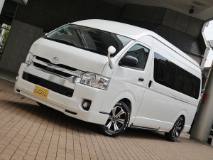 ハイエースバンスパロン　4WD　ディーゼル　LINE-X