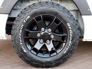ハイエースワゴン新型　シーケンシャル　６速ＡＴ　ワゴン