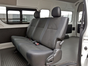 ハイエースバンスパロン　4WD　ディーゼル　LINE-X