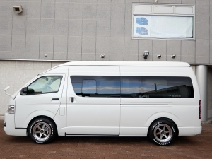 ハイエースバンスパロン　4WD　ディーゼル　LINE-X