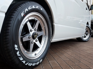 ハイエースバンスパロン　4WD　ディーゼル　LINE-X