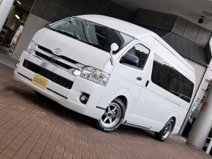 ハイエースバンスパロン　4WD　ディーゼル　LINE-X