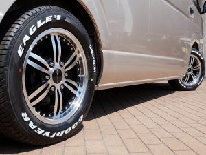 ハイエースバンスパロン　4WD　ディーゼル
