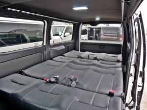 ハイエースバンS-GL　50thLtd.　4WD　8人乗り