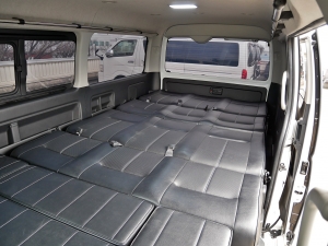 ハイエースワゴン4型ハイエースワゴン4WD車中泊コンプリート