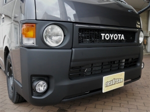 ハイエースバン丸目カスタム　ネオクラシック