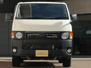 ハイエースＶ丸目カスタム　ライトイエロー　ネオクラシック