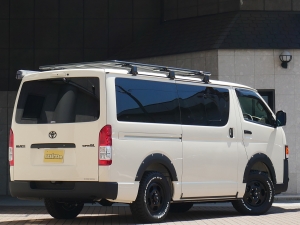 ハイエースバン丸目カスタム　ライトイエロー　ネオクラシック