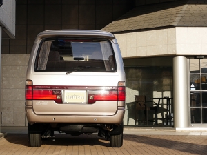 ハイエース100系100系　ディーゼル4WD