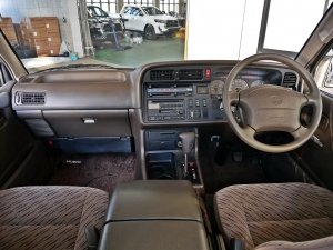ハイエース100系100系　ディーゼル4WD