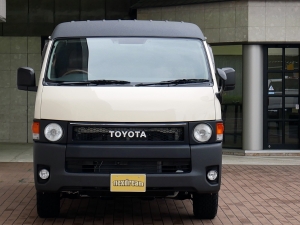 ハイエースワゴン１０人乗りワゴン　特設カラーライトイエロー