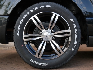 ハイエースバン中古車　ワイドバン　４ＷＤ