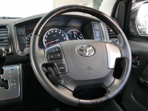ハイエースバン中古車　ワイドバン　４ＷＤ