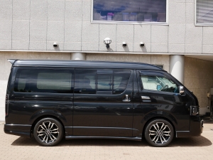 ハイエースバンワイドバン4WD　ベッドキット