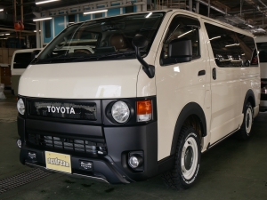 ハイエースＶ丸目カスタム　ライトイエロー　ネオクラシック