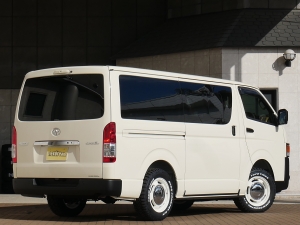 ハイエースバン丸目カスタム　ライトイエロー　ネオクラシック
