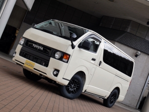 ハイエースバン丸目カスタム　ライトイエロー　ネオクラシック