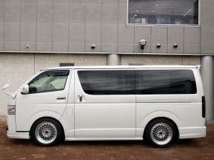 ハイエースバン中古コンプリート
