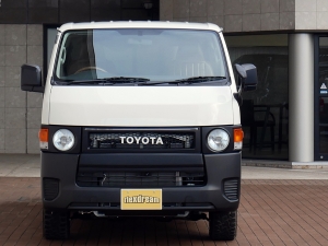 ハイエースバンDX　4WD　ディーゼル　丸目