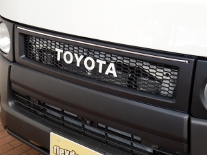 ハイエースバンDX　4WD　ディーゼル　丸目