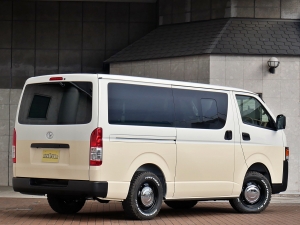 ハイエースバンDX　4WD　ディーゼル　丸目