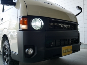 ハイエースバン丸目カスタム　ライトイエロー　ネオクラシック
