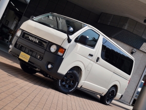 ハイエースバン丸目カスタム　ライトイエロー　ネオクラシック