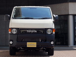 ハイエースバン丸目カスタム　ライトイエロー　ネオクラシック