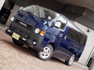 ハイエースバン丸目カスタム　ネオクラシック