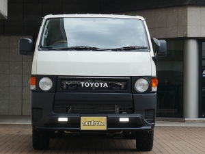 ハイエースバンDX　4WD　ディーゼル　丸目ツートン仕様