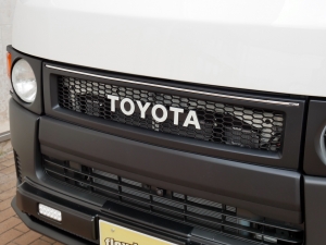 ハイエースバンDX　4WD　ディーゼル　丸目ツートン仕様