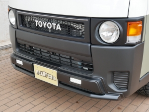 ハイエースバンDX　4WD　ディーゼル　丸目ツートン仕様
