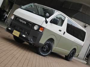 ハイエースバンDX　4WD　ディーゼル　丸目ツートン仕様