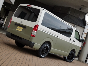 ハイエースバンDX　4WD　ディーゼル　丸目ツートン仕様