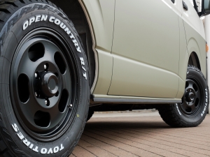ハイエースバンDX　4WD　ディーゼル　丸目ツートン仕様