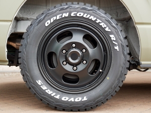ハイエースバンDX　4WD　ディーゼル　丸目ツートン仕様