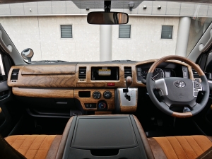 ハイエースバンDX　4WD　ディーゼル　丸目ツートン仕様