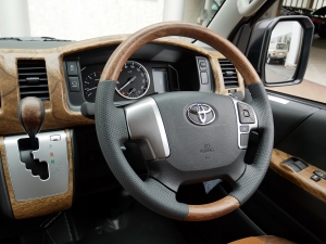 ハイエースバンDX　4WD　ディーゼル　丸目ツートン仕様