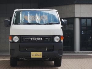 ハイエースバンDX　4WD　ディーゼル　丸目ツートン仕様