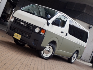 ハイエースバンDX　4WD　ディーゼル　丸目ツートン仕様
