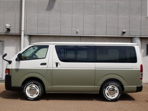 ハイエースバンDX　4WD　ディーゼル　丸目ツートン仕様