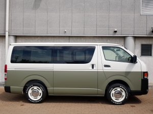 ハイエースバンDX　4WD　ディーゼル　丸目ツートン仕様