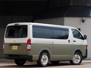 ハイエースバンDX　4WD　ディーゼル　丸目ツートン仕様