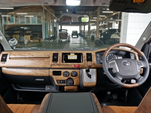 ハイエースバンDX　4WD　ディーゼル　丸目ツートン仕様