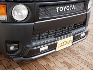 ハイエースバンディーゼル4WD　丸目カスタム　ネオクラシック